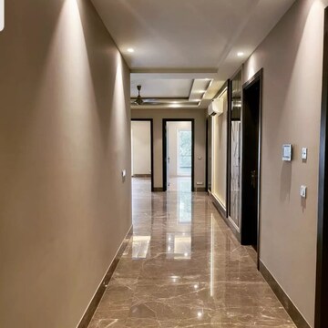 Building Lobby in 4 BHK Apartment at DLF Ridgewood Estate, Dlf Phase iv – for Sale
