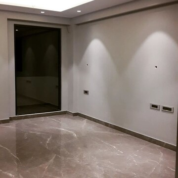 Room in 4 BHK Apartment at DLF Ridgewood Estate, Dlf Phase iv – for Sale