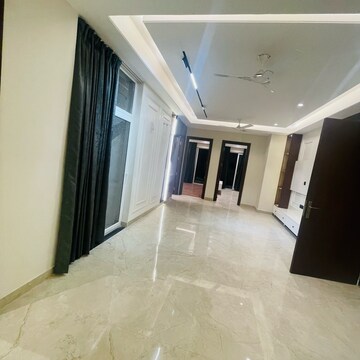 Building Lobby in 4 BHK Builder Floor at Ansal API Esencia, Sector 67 – for Sale
