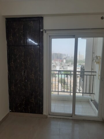 Room in 2 BHK Apartment at Eros Sampoornam, Sector 2 Greater Noida – for Sale