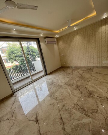 Balcony in 4 BHK Apartment at DLF Belvedere Towers, Sector 24 – for Sale