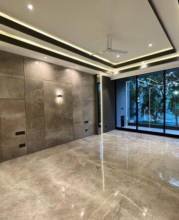 Parking in 4 BHK Apartment at DLF Belvedere Towers, Sector 24 – for Sale