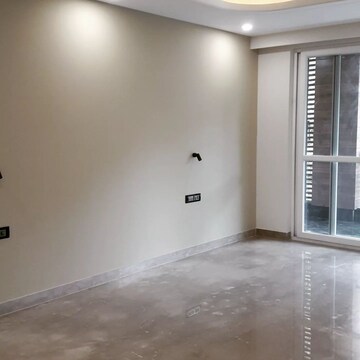 Room in 3 BHK Apartment at Paras Irene, Sector 70a – for Sale
