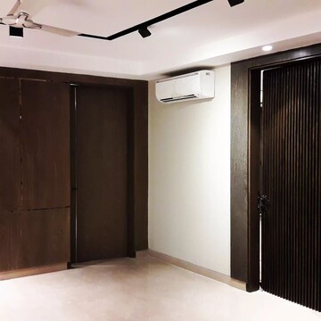 Room in 3.5 BHK Apartment at Ambience Island Lagoon, Sector 24 – for Sale