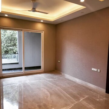 Room in 3.5 BHK Apartment at Ambience Island Lagoon, Sector 24 – for Sale