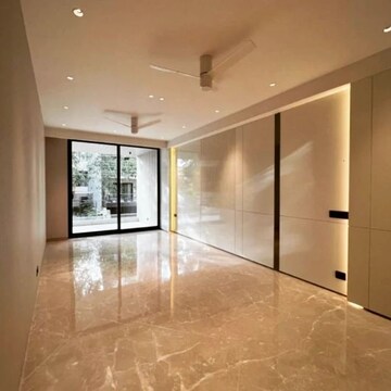 Room in 4 BHK Apartment at Ambience Island Lagoon, Sector 24 – for Sale