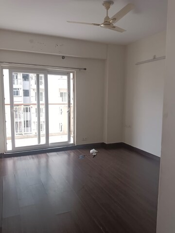 Room in 3 BHK Apartment at Himalaya Pride, Tech Zone 4 Greater Noida – for Sale