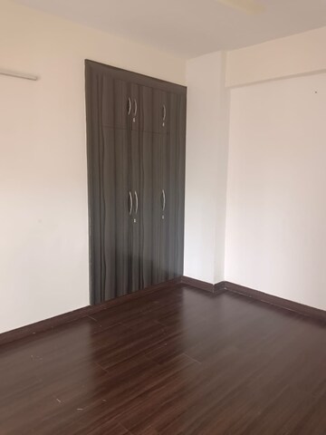 Room in 3 BHK Apartment at Himalaya Pride, Tech Zone 4 Greater Noida – for Sale