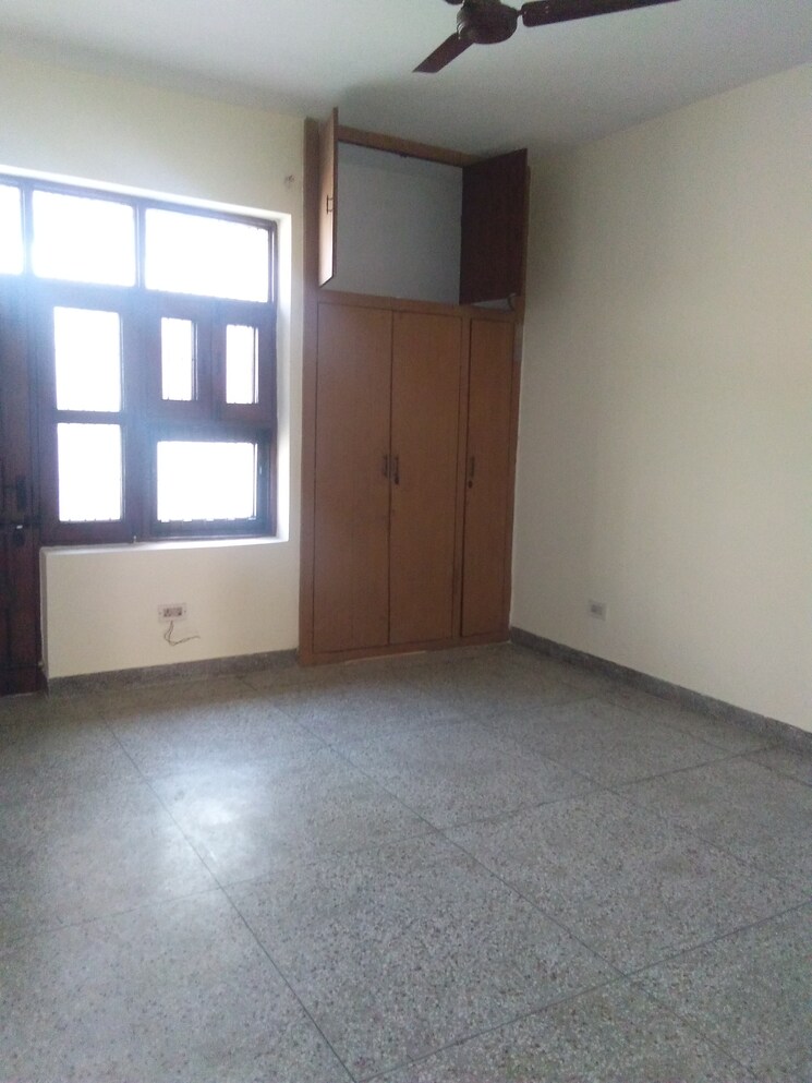 Room, sector 16 3 Bedroom 2150 Sq.Ft. Builder Floor In Sector 16 Faridabad 7240361