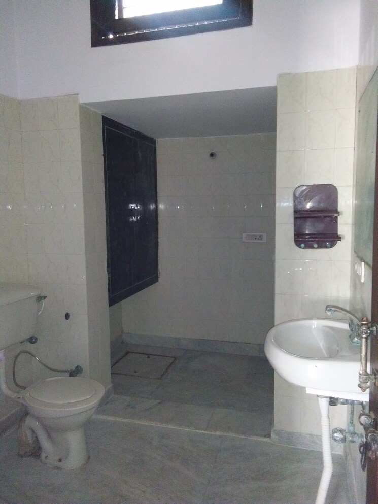 Bathroom, sector 16 3 Bedroom 2150 Sq.Ft. Builder Floor In Sector 16 Faridabad 7240361