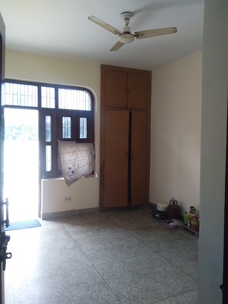 Room, sector 16 3 Bedroom 2150 Sq.Ft. Builder Floor In Sector 16 Faridabad 7240361