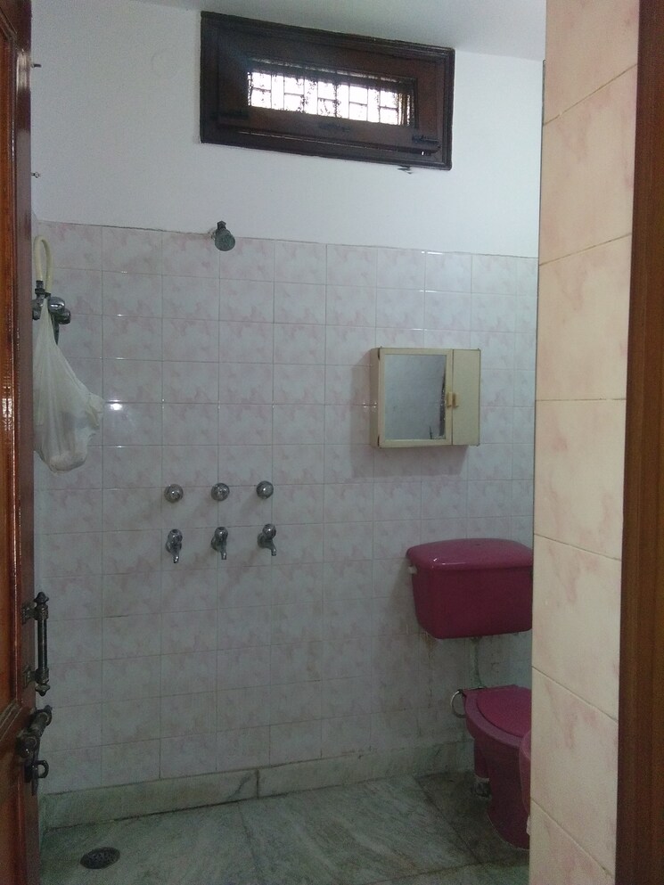 Bathroom, sector 16 3 Bedroom 2150 Sq.Ft. Builder Floor In Sector 16 Faridabad 7240361