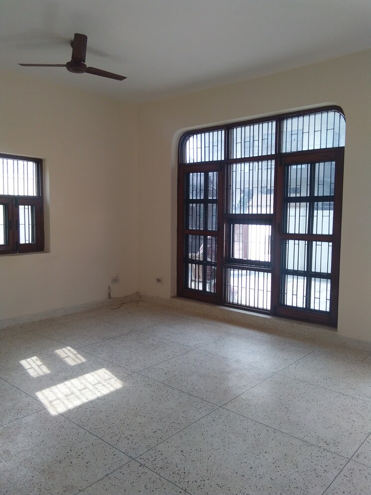 Room, sector 16 3 Bedroom 2150 Sq.Ft. Builder Floor In Sector 16 Faridabad 7240361