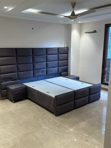 Bedroom in 3 BHK Builder Floor at West Delhi – for Sale