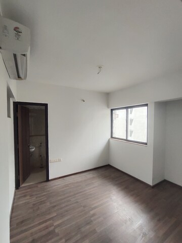 Room in 1.5 BHK Apartment at Lodha Palava City Lakeshore Greens, Dombivli East – for Sale
