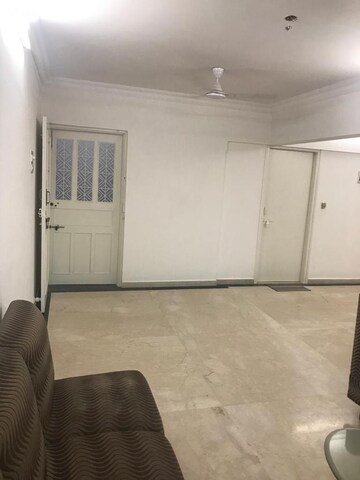 Room in 3 BHK Apartment at Oshiwara – for Rent