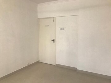 Room in 3 BHK Apartment at Oshiwara – for Rent