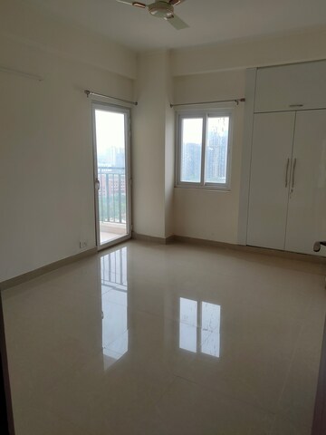 Room in 3.5 BHK Apartment at Amrapali Centurian Park, Tech Zone 4 Greater Noida – for Sale