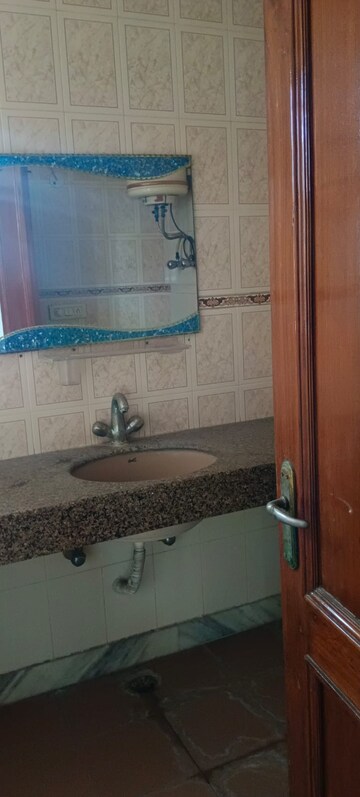 Bathroom in 2 BHK Builder Floor at Sector 14 – for Rent