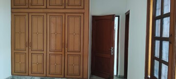 Room in 2 BHK Builder Floor at Sector 14 – for Rent