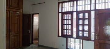 Room in 2 BHK Builder Floor at Sector 14 – for Rent