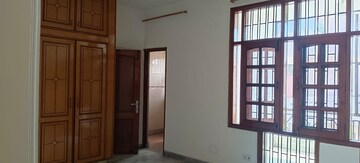 Room in 2 BHK Builder Floor at Sector 14 – for Rent