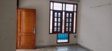 Room in 2 BHK Builder Floor at Sector 14 – for Rent