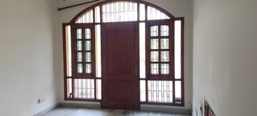 Room in 2 BHK Builder Floor at Sector 14 – for Rent