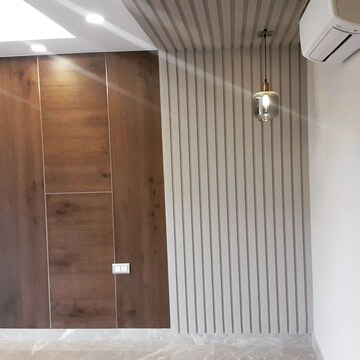 Bathroom in 4 BHK Builder Floor at Unitech South City 1, Sector 41 – for Sale