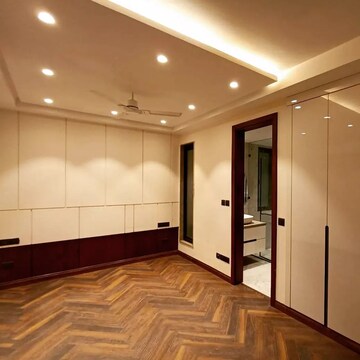 Kitchen in 3.5 BHK Builder Floor at Unitech South City 1, Sector 41 – for Sale