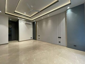 Room in 3.5 BHK Builder Floor at Unitech South City 1, Sector 41 – for Sale