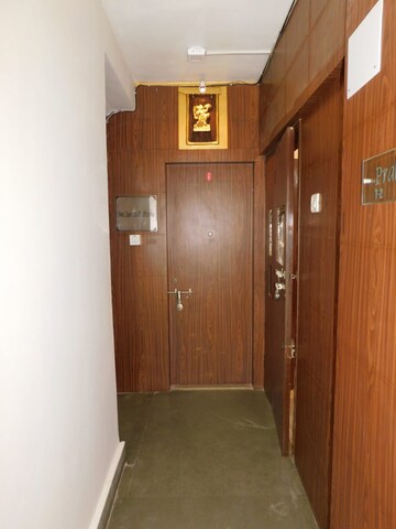 Room in 3 BHK Apartment at Andheri West – for Sale