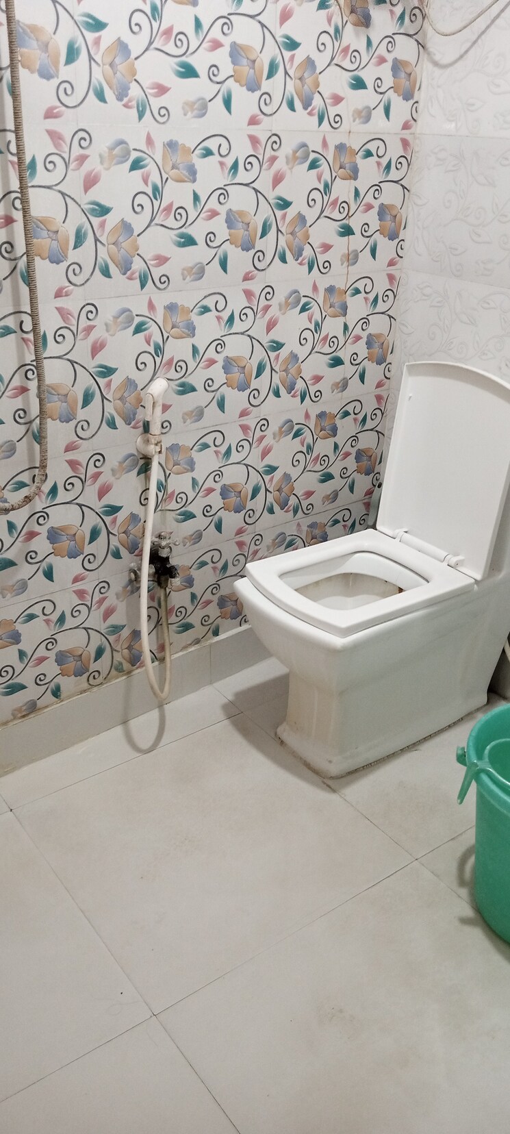 Attached Bathroom, jogabai extension 3 Bedroom 900 Sq.Ft. Apartment In Jogabai Extension Delhi 7241754