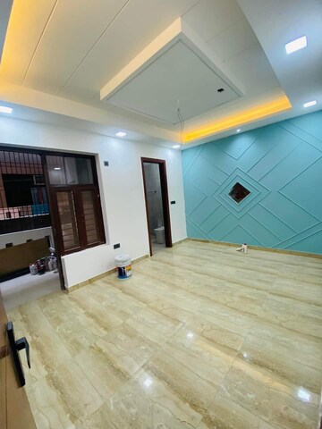 Room in 3 BHK Builder Floor at Sainik Colony – for Sale
