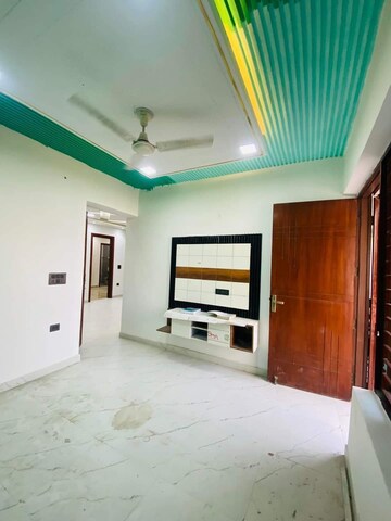 Room in 3 BHK Builder Floor at Sainik Colony – for Sale