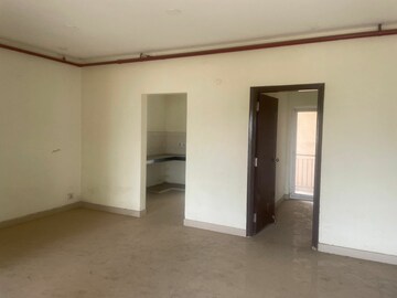 Room in 3 BHK Apartment at Spaze Privvy The Address, Sector 93 – for Sale