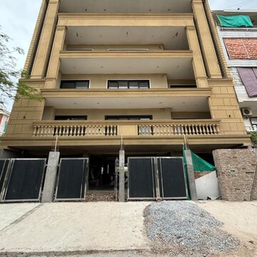 5 BHK Builder Floor For Sale in Green Fields Colony