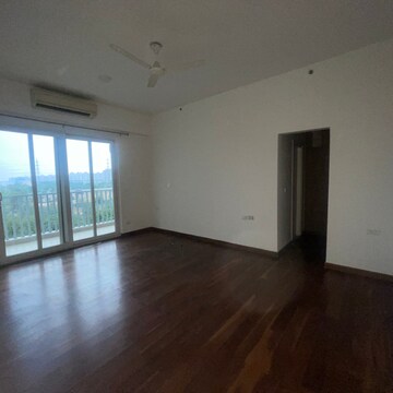 Room in 3.5 BHK Apartment at Emaar The Palm Drive-The Sky Terraces, Sector 66 – for Rent