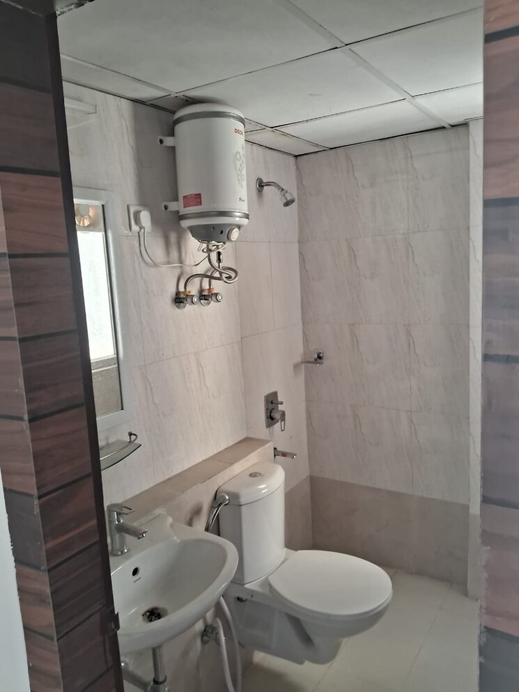 Bathroom, hiranandani-meadows 2 Bedroom 1300 Sq.Ft. Apartment In Manpada Thane 7242794
