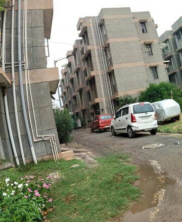 Parking in 1 BHK Apartment at Sector 10 Greater Noida – for Sale