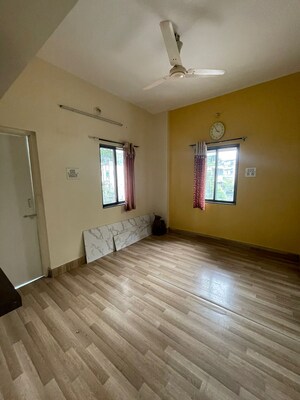 Room in 1 BHK Apartment at Salisbury Park – for Rent