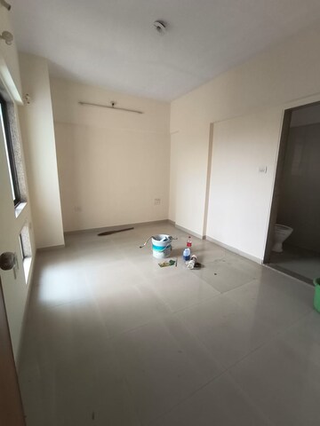 Room in 2 BHK Apartment at Everest World Lavender, Kolshet Road – for Sale