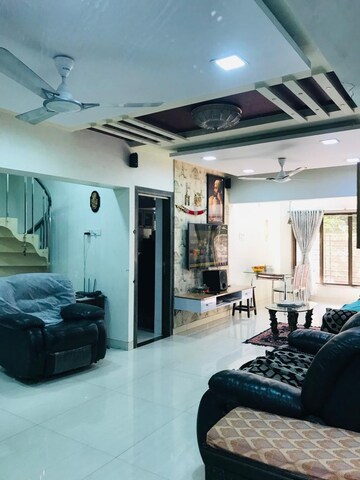 Living Room in 5 BHK Apartment at Siddhivinayak Tower, Vartak Nagar – for Sale