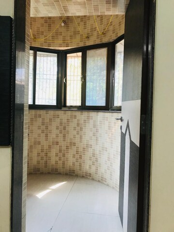 Room in 5 BHK Apartment at Siddhivinayak Tower, Vartak Nagar – for Sale