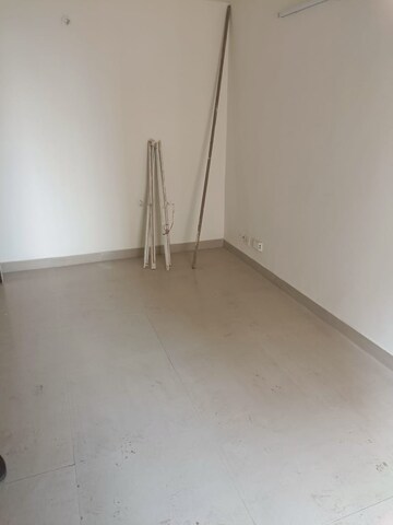 Room in 2 BHK Apartment at Paras Tierea, Sector 137 – for Sale