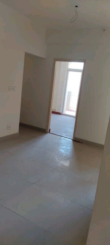 Room in 3 BHK Apartment at Supercity Mayfair Residency Phase II, Tech Zone 4 Greater Noida – for Sale