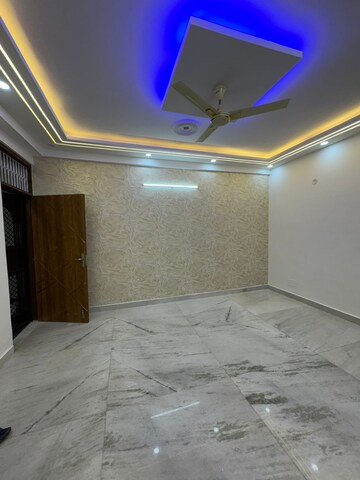 Room in 4 BHK Apartment at Jaypee Greens Kube, Sector 128 – for Sale