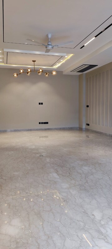 Room in 3 BHK Apartment at M3M Heights, Sector 65 – for Sale