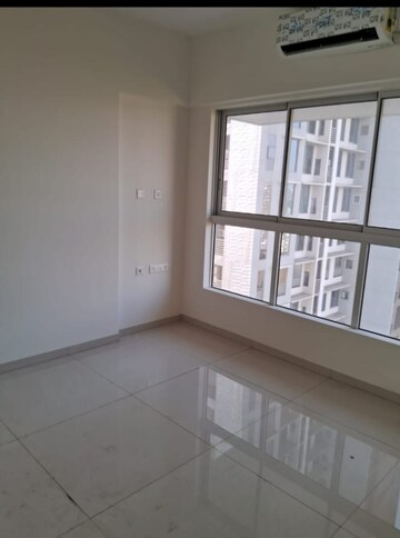 Room in 2 BHK Apartment at Wadhwa Pristine, Matunga West – for Sale