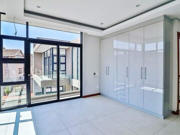 Room in 4 BHK Apartment at Indiabulls Enigma, Sector 110 – for Sale